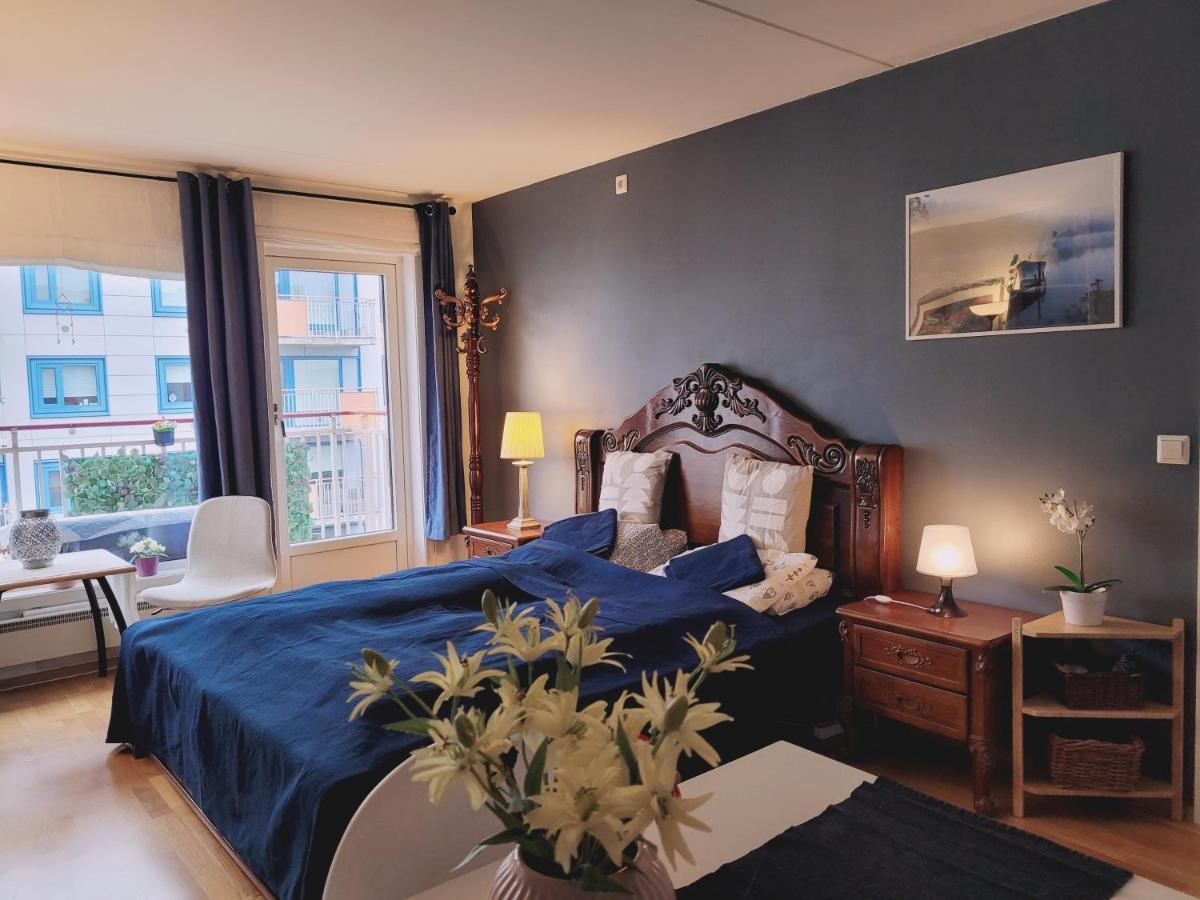Privat bolig Spacious Private With Private Kitchen & Shared Bathroom *