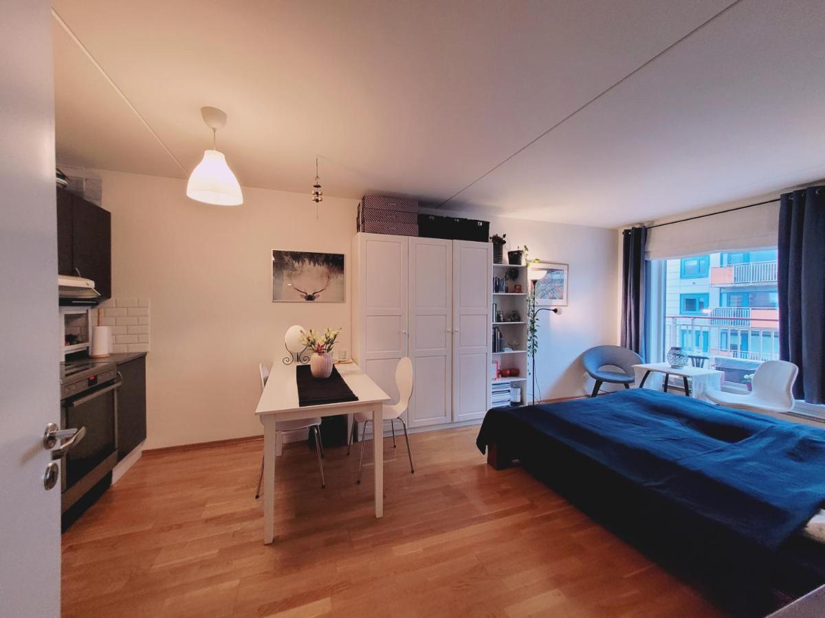 Privat bolig Spacious Private With Private Kitchen & Shared Bathroom