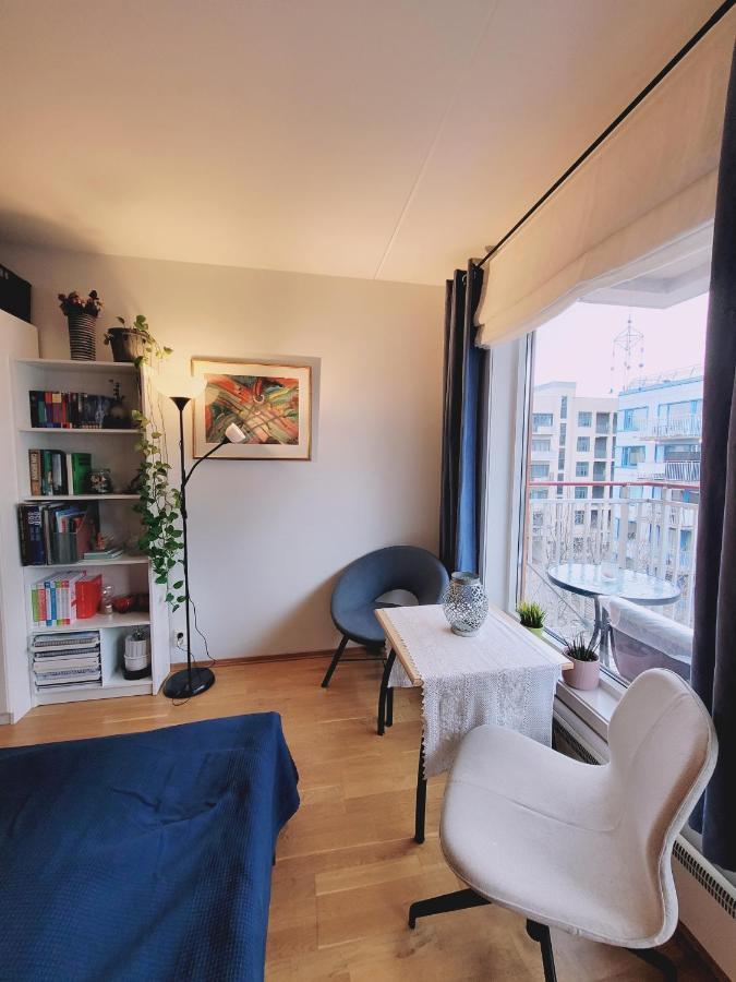 Spacious Private With Private Kitchen & Shared Bathroom Privat bolig *