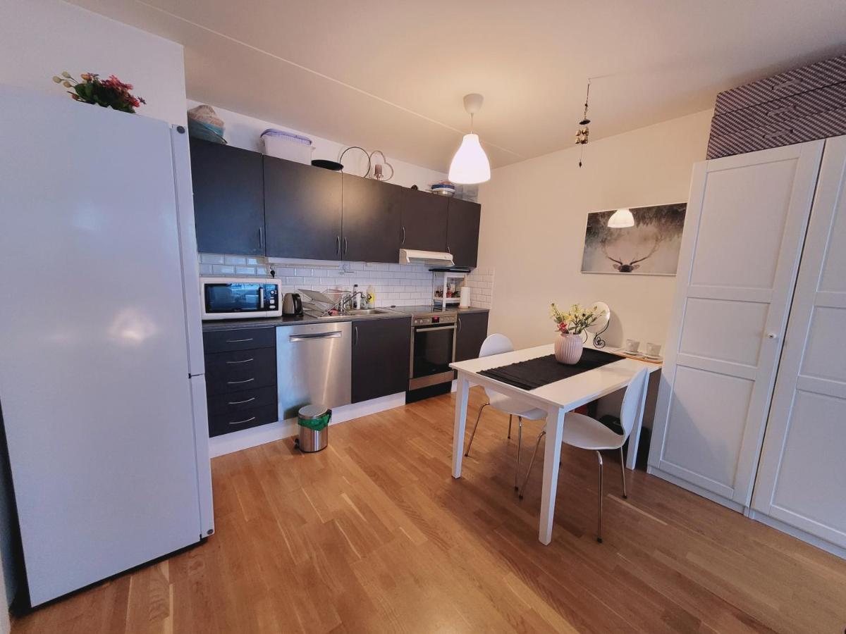 Spacious Private With Private Kitchen & Shared Bathroom Privat bolig Oslo