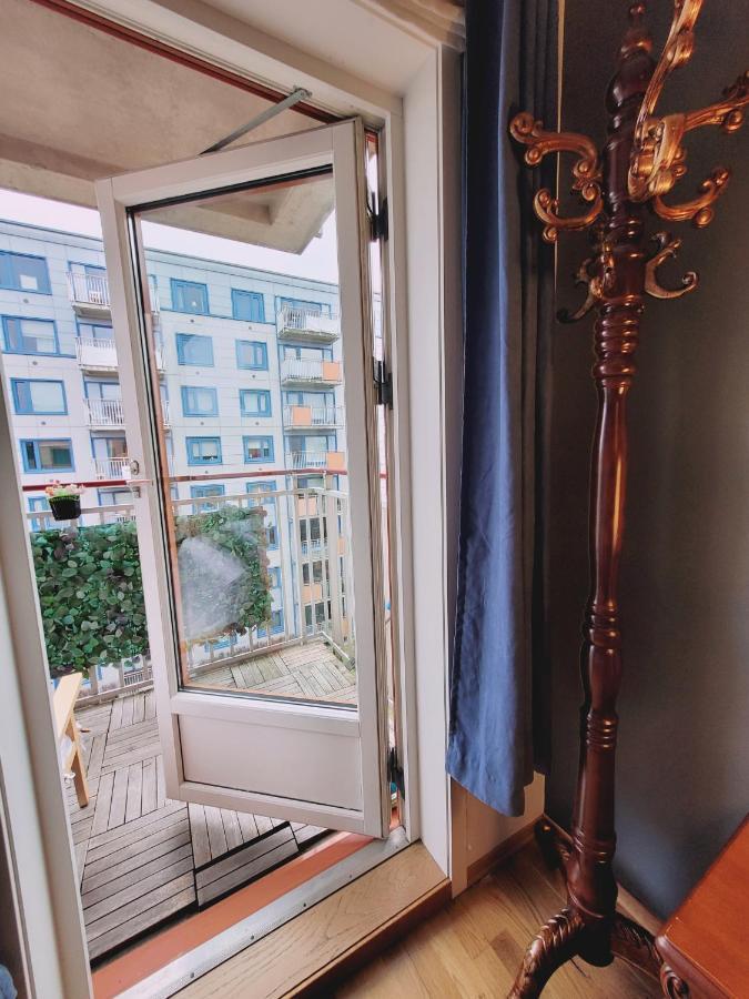 Privat bolig Spacious Private With Private Kitchen & Shared Bathroom